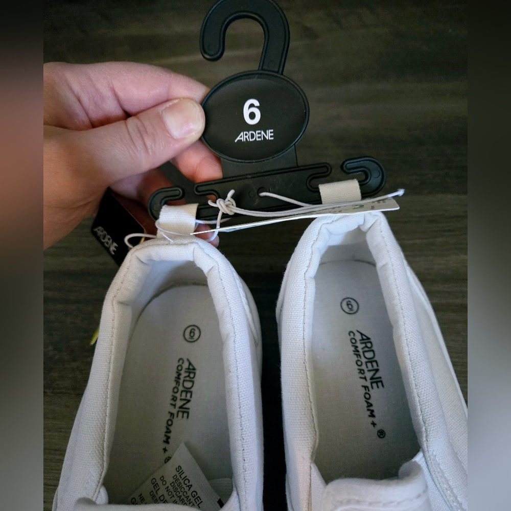 NWT Ardene Slip On Canvas Shoes - Picture 4 of 4